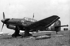 Junkers_Ju_87_B-1_of_6-StG_77_named_Anton_der_Zweite_Eastern_Front