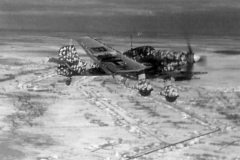 Junkers_Ju_87_D-3_of_StG_2_winter_camouflage_in_flight
