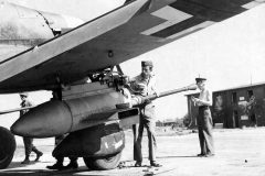 Junkers_Ju_87_G-2_Panzerknacker_Stuka_with_underwing_gun_pod_1945