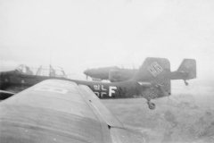 Junkers_Ju_87_dive_bombers_in_flight