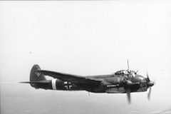 Flugzeug_Junkers_Ju_88_in_flight