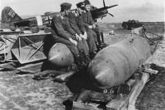 German_Airmen_SC1000_bombs_Ju_88_of_X_Fliegerkorps_in_Sicily_41
