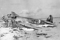 Junkers_Ju_88_Bomber_code_7A-LH_Aufklarungsgruppe_121_in_African_Desert