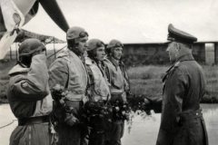 ju88_crew_at_Shipol_airfield_Amsterdam_Holland_2000_missions_1943