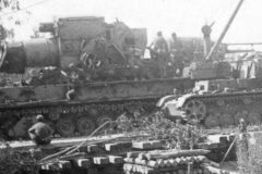 60_cm_Karl_Gerat_and_Munitionsschlepper_Pz.Kpfw_._IV_Ausf_F