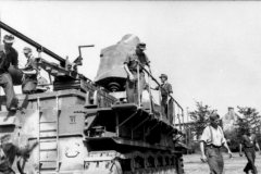 Heavy_mortar_Karl_Gerat_VI_Ziu_Warsaw_Uprising_1944_crew