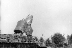 Heavy_mortar_Karl_Gerat_VI_Ziu_Warsaw_Uprising_1944_ready_to_fire