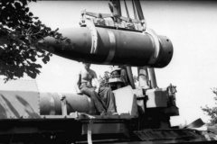 Heavy_mortar_Karl_Gerat_VI_Ziu_Warsaw_Uprising_1944_shell_3