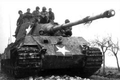 Konigstiger_and_american_soldiers-