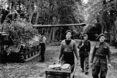 Tiger_2_114_British_POW