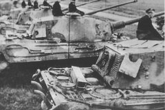 Tiger_2_tank_henschel_turret_with_zimmerit