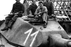 Tiger_2_tank_porsche_turret_11_with_zimmerit