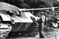 Tiger_2_tank_with_zimmerit_2