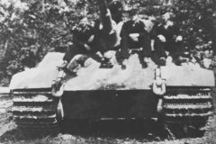 Tiger_II_Panzer_Abteilung_505_crew