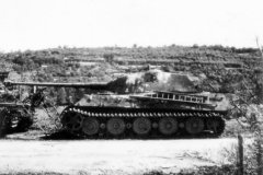 Tiger_II_near_Vimoutiers_1