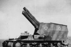 captured_german_self_propelled_gun_on_Fahrgestell_Lorraine_37L
