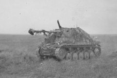 Camouflaged_Panzerjager_Marder_II_1943_Eastern_front