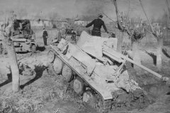 Marder_III_stuck_in_mud_Eastern_front_1943