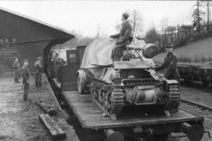 Panzerjager_Marder_I_rail_trasnport_France