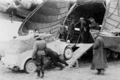 Me323_and_vw_kubelwagen_2