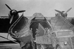Me_323_Gigant_and_opel_blitz_truck