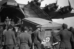 Messerschmitt_Me_323_loading-up