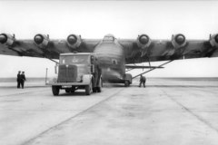 me323_668-7197-03_Reichsgebiet_LKW_Flugzeug_Me_323_Gigant