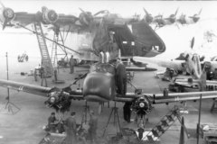 me323_670-7418-33_Reichsgebiet_Flugzeugwerft_mit_Me_323_Fw_58