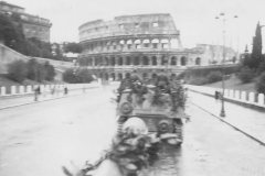 Nashorn_tank_destroyer_Rome_1944