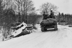 2nd_Armored_Division_M4_Sherman_passes_german_Panther_tank_Grandmenil_BelgiumBulge