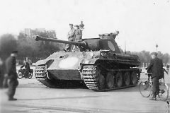 Abandoned_German_Panzer_V_Panther_in_Paris