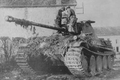 Camouflaged_Panther_tank