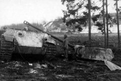 Destroyed_Panther_Northern_Luxenburg_January_22-25_1945