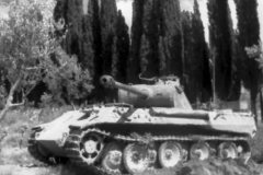 German_Panther_tank_Italy_1944_3
