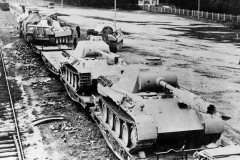 German_Panzer_V_Panther_Medium_Tanks_on_Rail_Cars_1944