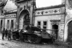 KO_Panther_Ausf_A_in_front_of_Beethoven_Hall_in_Bonn_1945