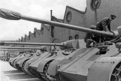Panther_Ausf_D_MAN_factory