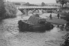 Panther_Ausf_G_in_river