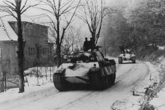 Panther_Ausf_G_tanks_of_10th_SS_Panzer_Division_Frundsberg_winter_camo_Alsace_December_1944