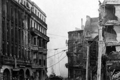 Panther_Cologne_March_1945_-_Duel_at_the_Cathedral