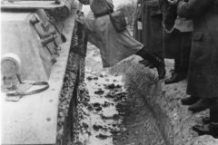 Panther_and_Volkssturm_soldiers