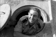 Panther_and_panzersoldat_Italy_2