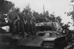 Panther_ausf_D_4th_Panzer_Regiment_crew
