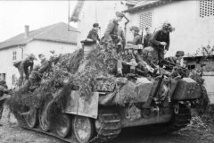 Panther_ausf_G_France_1944_3