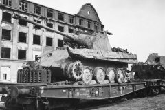Panther_ausf_G_at_MAN_factory_Nuremberg