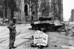 Panther_ausf_G_in_Cologne_1945