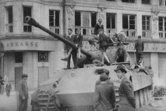 Panther_tank_Berlin_1945