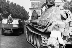 Panther_tank_in_Paris_Waffen_SS.jpg