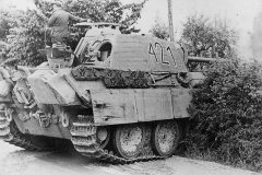 Panther_tank_number_421_with_zimmerit_1944