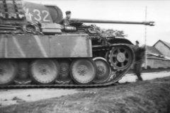 Panther_tank_number_432_France_1944